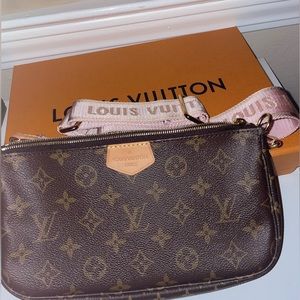 LV pouchette